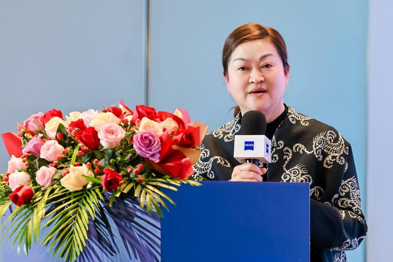 华厦眼科首发上市蔡司小瞳堡镜片，开启精准近防新阶段 